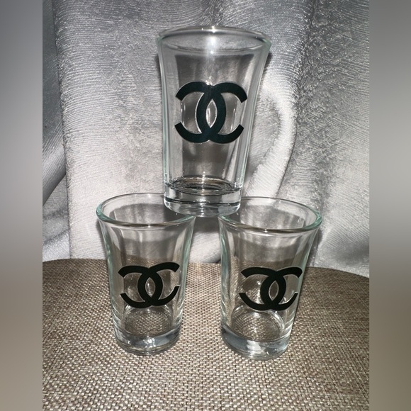 Chic Black Logo Shot Glass Set - Picture 5 of 5